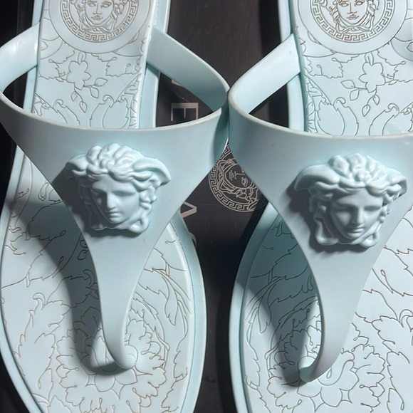 Authentic Versace sandals.  Size 36.  Worn few times - Picture 4 of 5